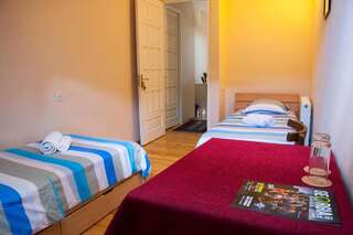 Гостевой дом Guest House Lile Тбилиси Двухместный номер с 2 отдельными кроватями и общей ванной комнатой-3