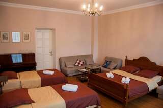 Гостевой дом Guest House Lile Тбилиси Семейный номер с общей ванной комнатой-5